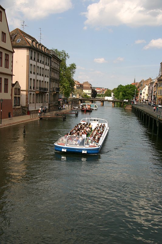 CRW_7672_JFR.JPG - A river boat tour around the city.