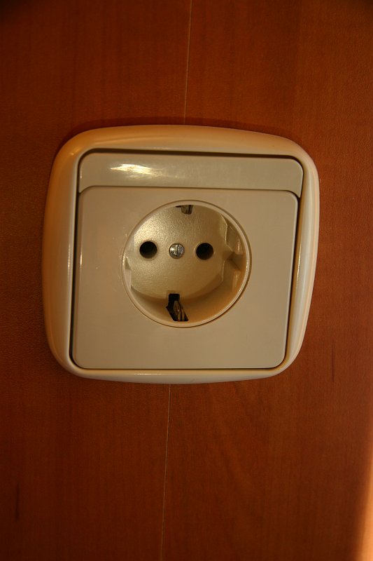 CRW_7471_JFR.JPG - Electric outlet