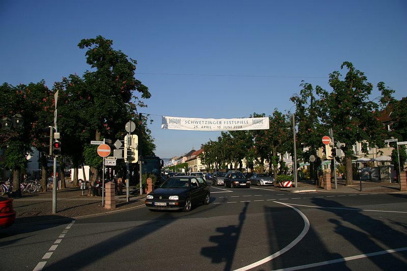 CRW_7539_JFR.JPG - On the way to the Gala Dinner at the Palace/Castle