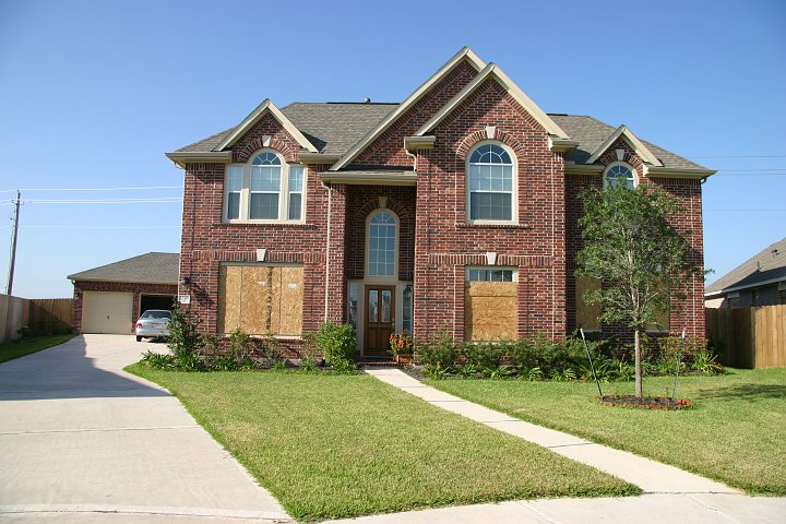 CRW_8316_JFR.JPG - The front of the house just before we evacuated