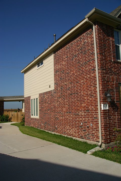CRW_8320_JFR.JPG - Side of the house before we Evacuated