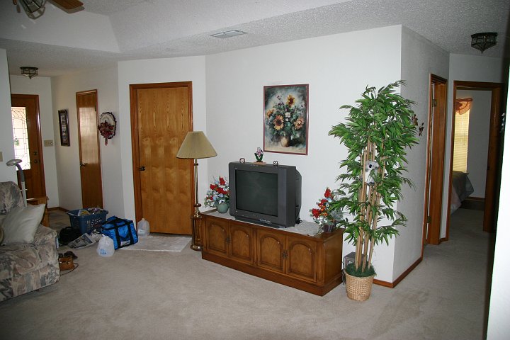 CRW_8382_JFR.JPG - The living room of where we evacuated to (Mission, TX)
