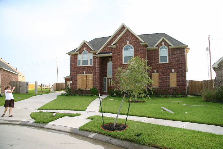 CRW_8418_JFR.JPG - Front yard